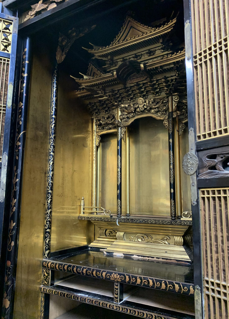 修復前の金沢仏壇。