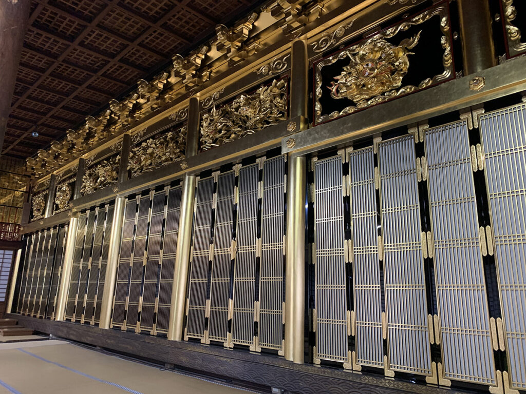 寺院の修復後の画像